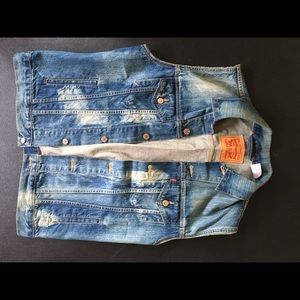 Men’s Levi’s denim vest. Size L.